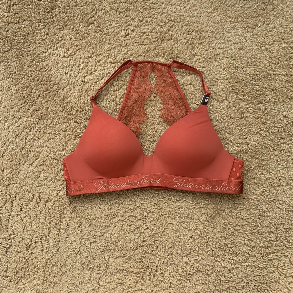 BRAND NEW 34A Victoria secret bra